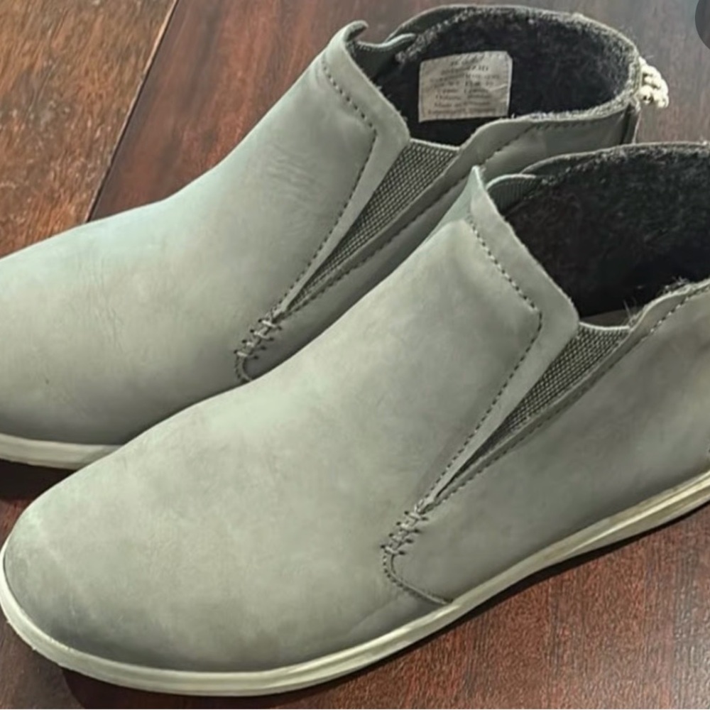 Olukai women’s size 9